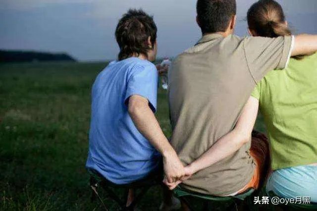 朋友瞒着我叫我女朋友出去KTV玩是什么意思?