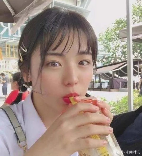 16岁学生“男扮女装”走红,因长相太甜美,后来怎样了?