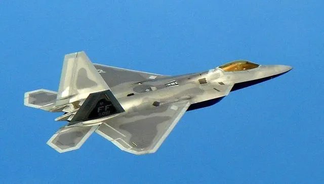 F-22猛禽战斗机到底有多贵,贵到美军只能忍痛停产吗?