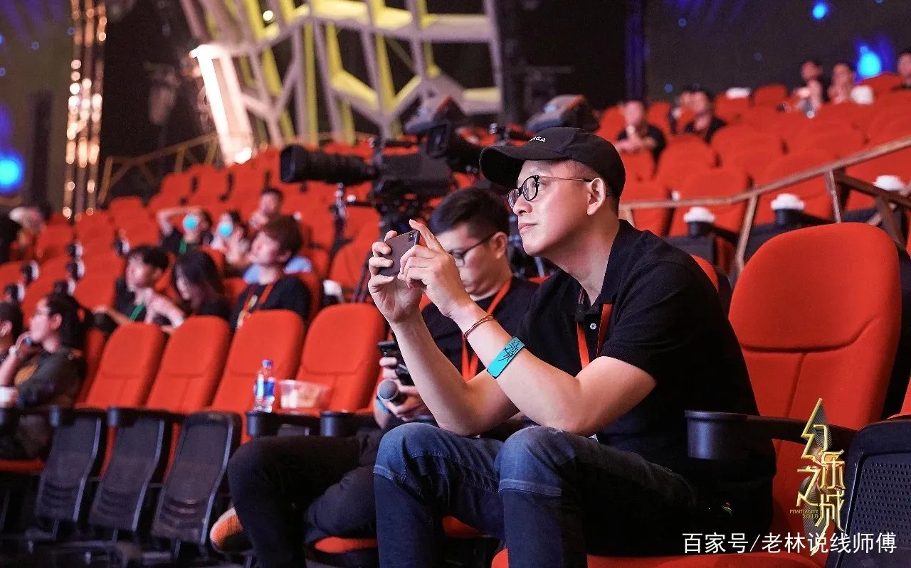 贾乃亮综艺复出后爱火再燃,疑似走出情伤?