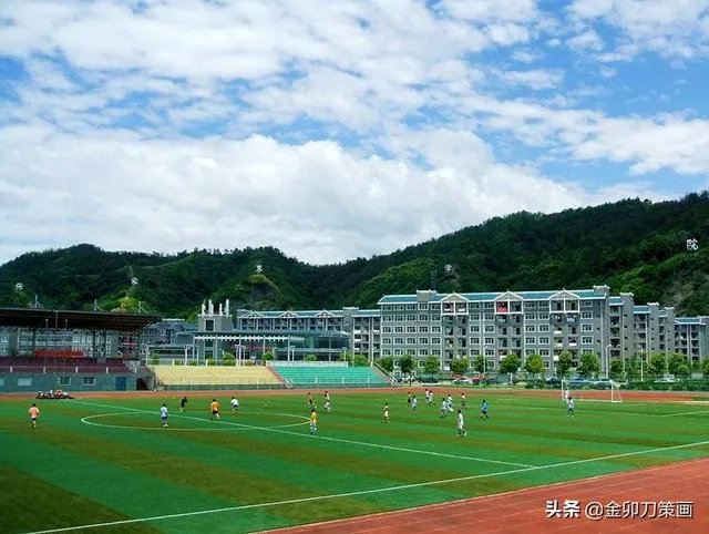 衡阳师范学院和吉首大学哪个好？