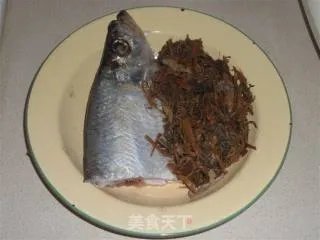梅干菜烧勒鱼