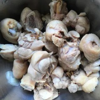 小香菇炖鸡汤