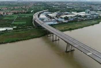 广州番禺北斗大桥底座产生裂痕,是什么原因导致的?