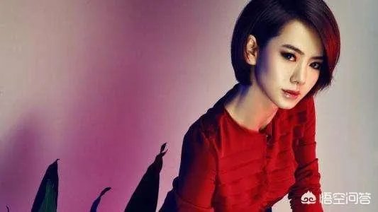 短发怎么搭配衣服好看图片戚薇?