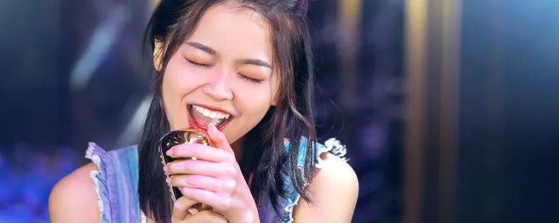 谁的苦酒敬月光是什么歌 谁的苦酒敬月光是什么歌原唱