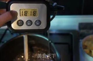 【我的烘培时间】新年快乐,龙年快乐,2012幸福快乐---新年蛋糕