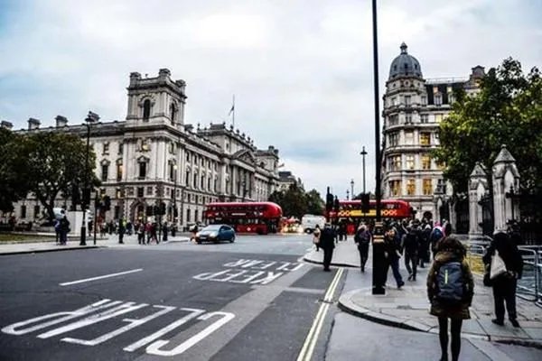 上海办理英国出国留学中介哪家好？