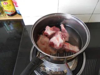 土茯苓五指毛桃煲猪骨