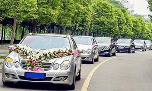 西安婚庆租车多少钱 新人租婚车该注意哪些