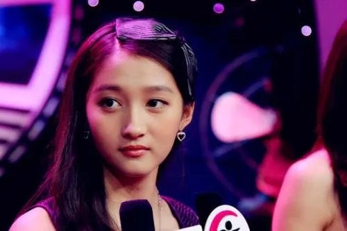 关晓彤生日被父亲忠告不要听甜言蜜语和奉承,是说给粉丝的?