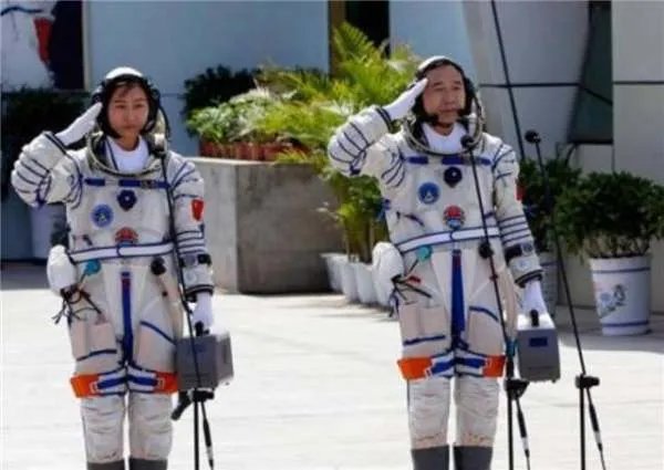 女航天员刘洋返回地球后,网传死亡是真是假?为何音讯全无?