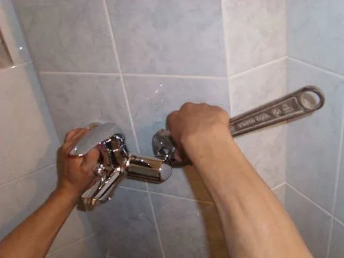 淋浴头怎么安装