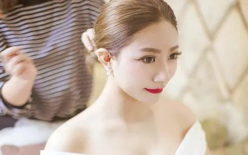 婚礼跟妆师一天多少钱 结婚跟妆钱该谁出