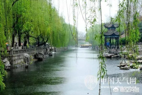 上联：春鸟夏鸣秋虫冬去，下联怎么对？