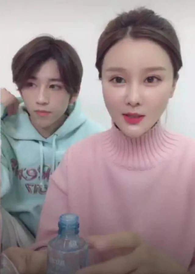 那些网红直播时误关美颜，会是什么样的效果？