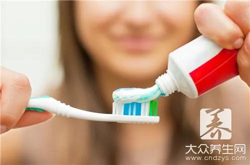 声波牙刷怎么用      