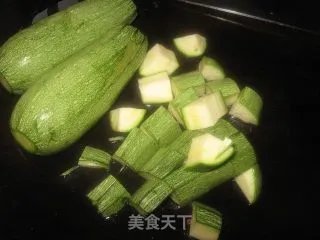 西葫芦虾皮炒蘑菇