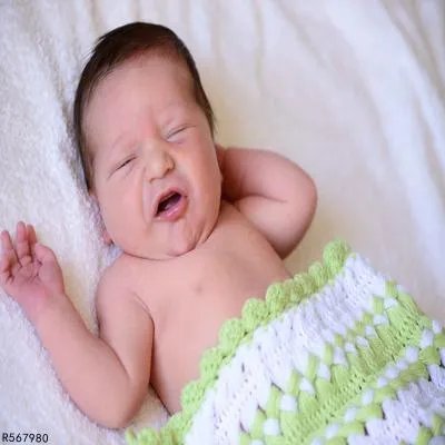 婴儿总放屁是什么原因