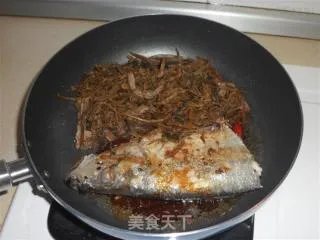 梅干菜烧勒鱼