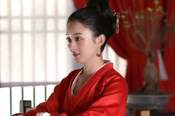 “帘卷西风，人比黄花瘦”，李清照经历了怎样心酸的人生才写出这种词句？